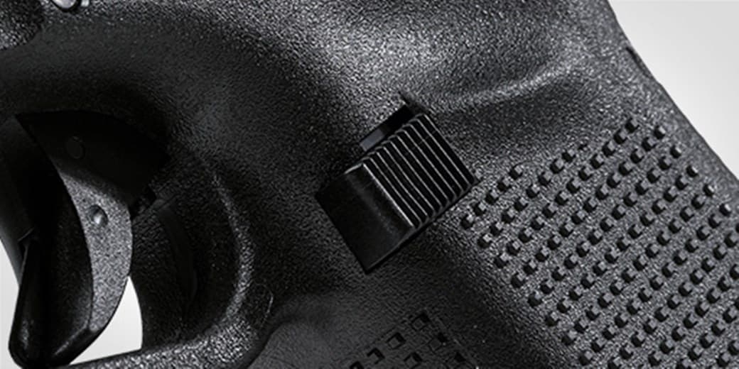 Reversible magazine catch
